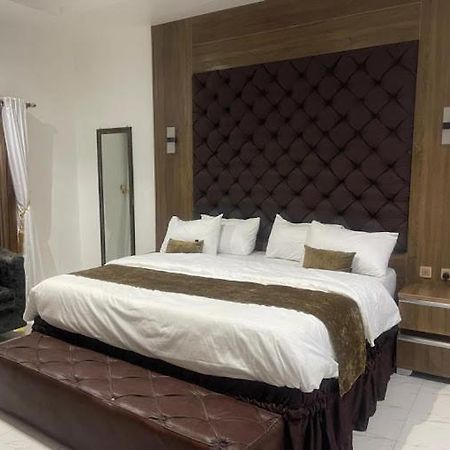 Murphy'S Mansion Resort Umuahia Esterno foto