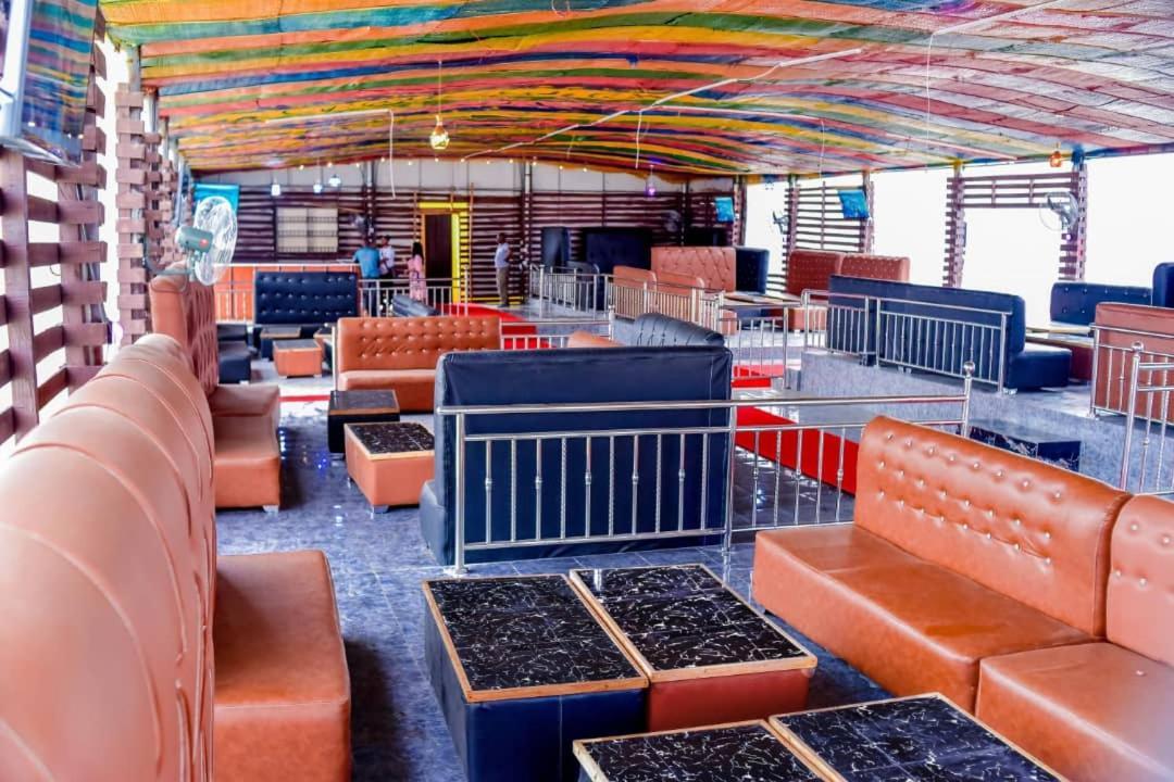 Murphy'S Mansion Resort Umuahia Esterno foto