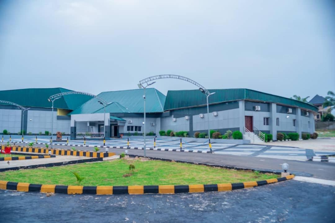 Murphy'S Mansion Resort Umuahia Esterno foto
