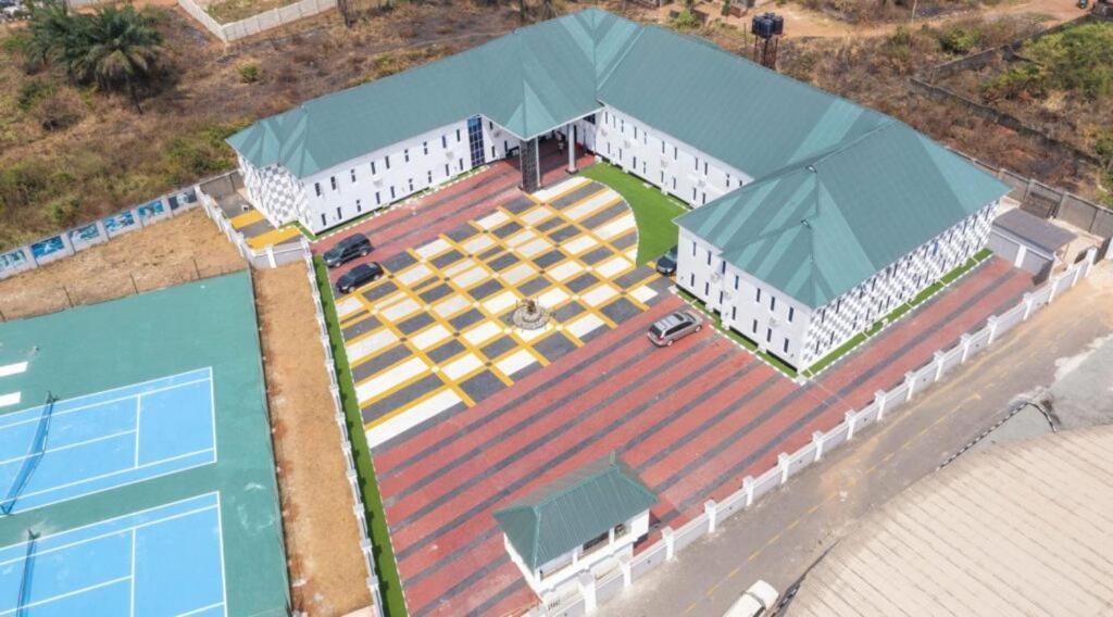 Murphy'S Mansion Resort Umuahia Esterno foto