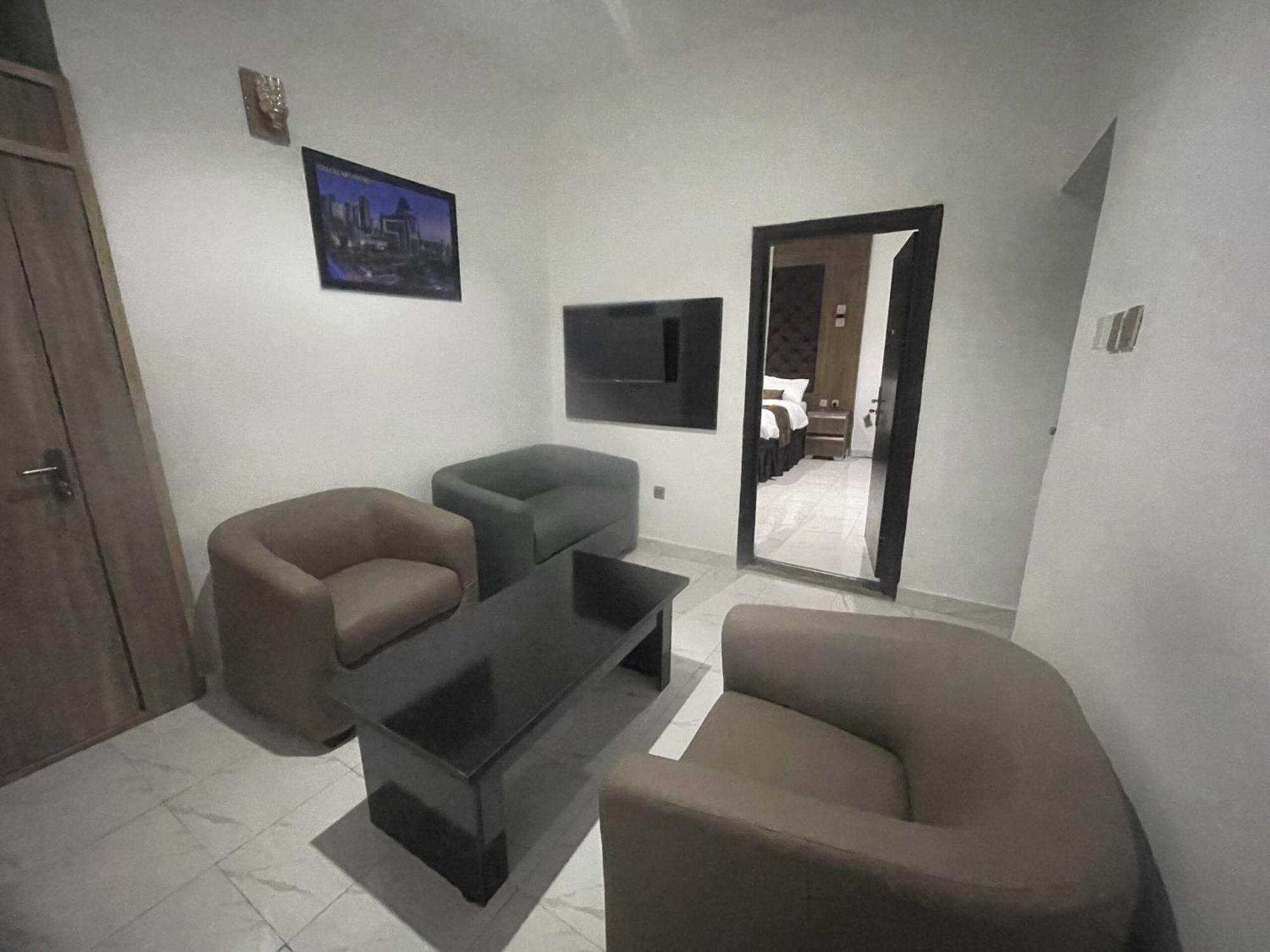 Murphy'S Mansion Resort Umuahia Esterno foto